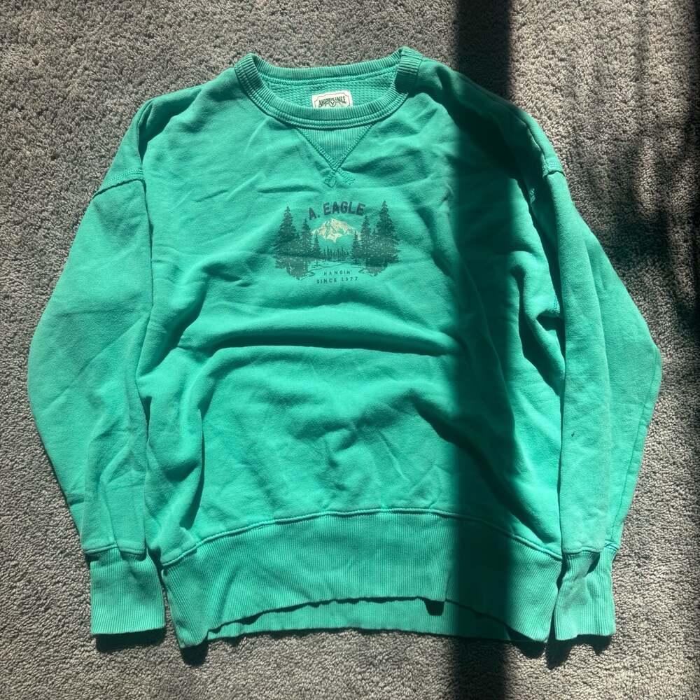 American Eagle "Hangin' Since 1977" Mountain Graphic Crewneck Sweatshirt